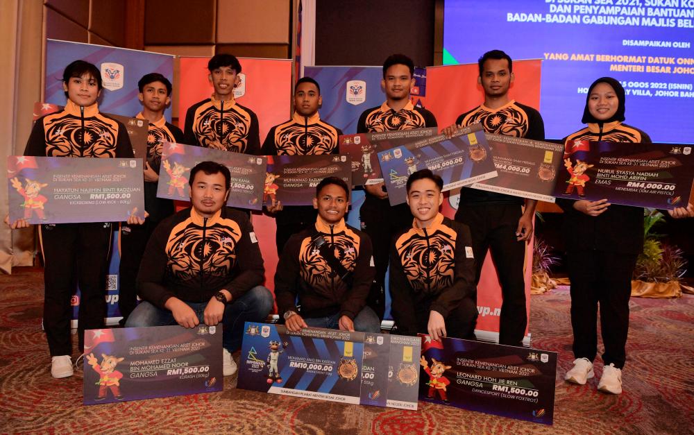 40 Johor athletes receive incentives for winning medals at Sea Games, Commonwealth Games