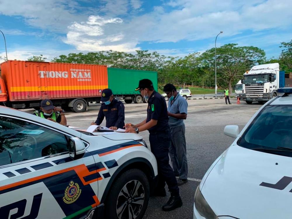 55,000 kesalahan pemilik benarkan pemandu tanpa lesen bawa kenderaan: JPJ 55,000 kesalahan pemilik benarkan pemandu tanpa lesen bawa kenderaan: JPJ
