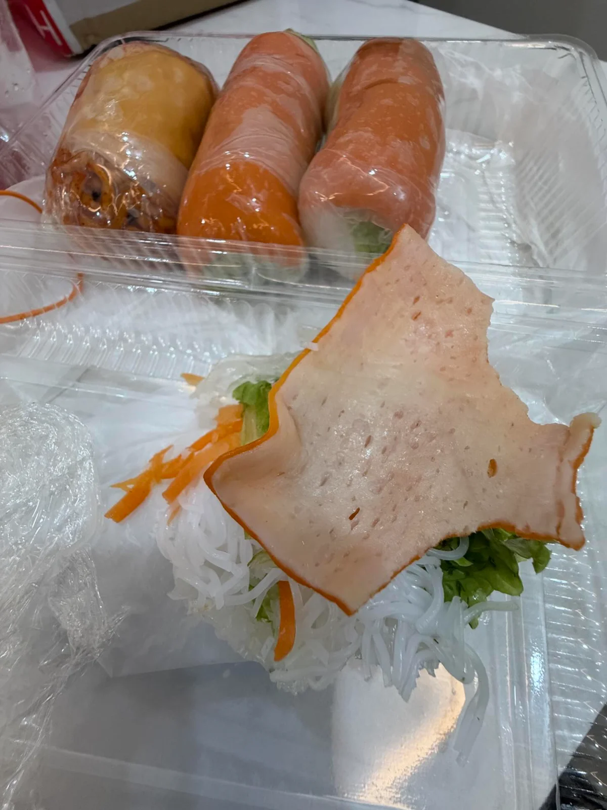 651514211_17923877757264158_4390002090033393385_n__1_ Putrajaya Bazaar Ramadan ‘Salmon’ Roll was actually chicken slice, claims woman
