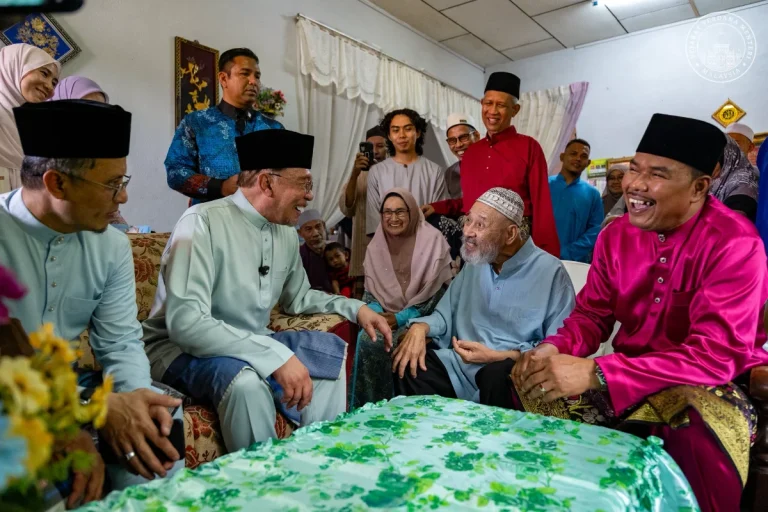 PM's visit rekindles old friendship in Bukit Mertajam