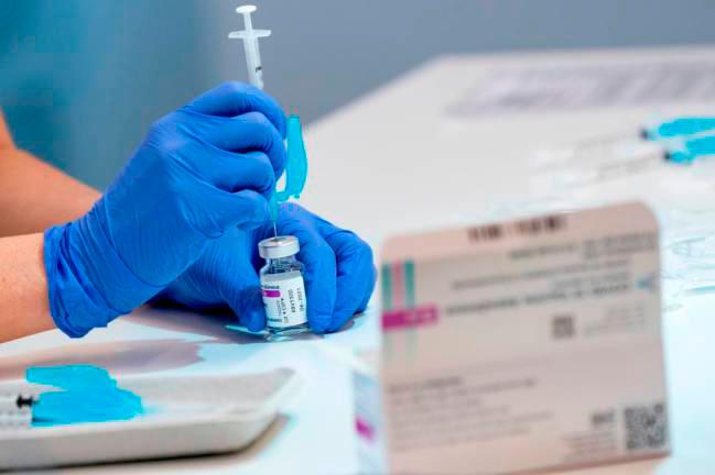 6,547 of 42,120 defence personnel vaccinated â Ismail Sabri