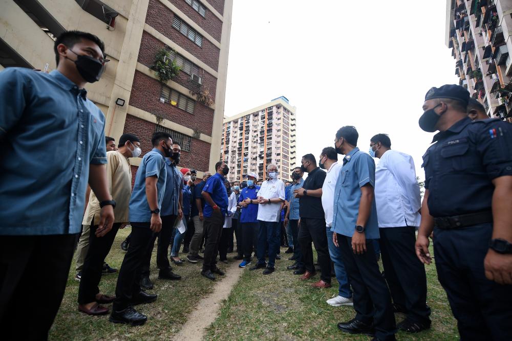 67 PPR, perumahan awam di KL bakal dapat lif baharu - Ismail Sabri