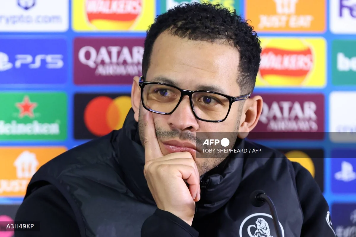 AFP_ (1) Chelsea huddle not meant to 'antagonise' says Rosenior