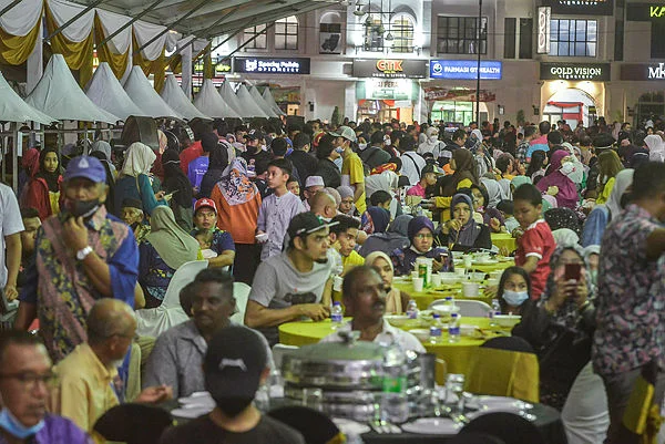 ARY_adibrawi_Zafrul_Raya Malaysian missions cancel Aidilfitri open houses to save costs
