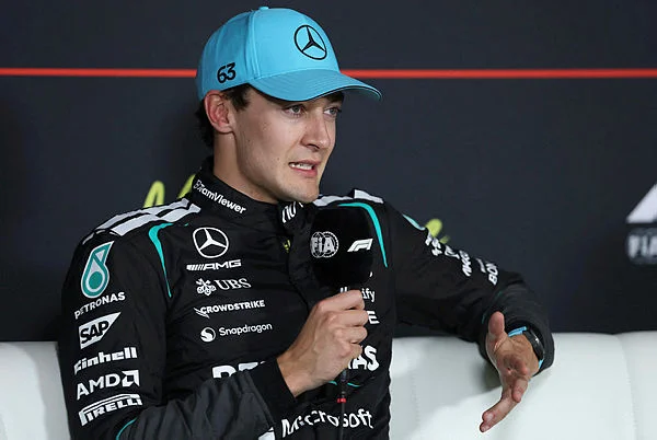 AUTO-PRIX-F1-AUS-QUALIFYING Russell leads Mercedes 1-2 for Australian GP as Verstappen crashes