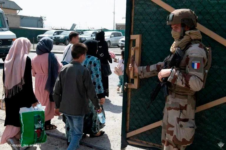 Afghans race to flee Taliban after Biden confirms airlift deadline