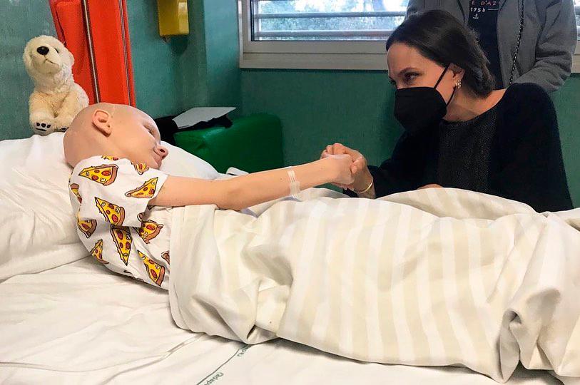 Angelina Jolie visits Ukrainian kids at Rome hospital Angelina Jolie visits Ukrainian kids at Rome hospital