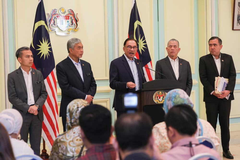 Anwar: Kaedah jentera kerajaan, jabatan urus permohonan perniagaan perlu pantas Anwar: Kaedah jentera kerajaan, jabatan urus permohonan perniagaan perlu pantas