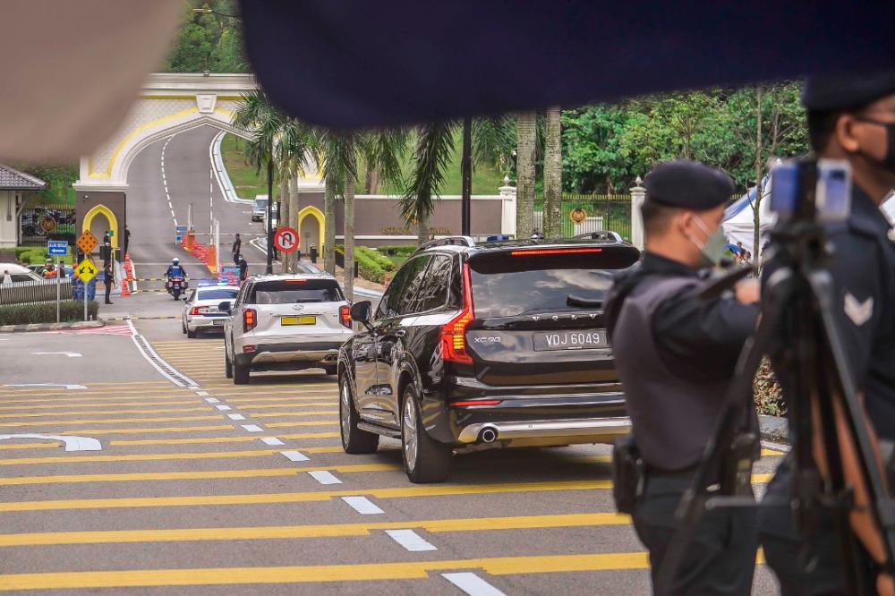 Anwar, Muhyiddin tiba di Istana Negara untuk menghadap Agong Anwar, Muhyiddin tiba di Istana Negara untuk menghadap Agong