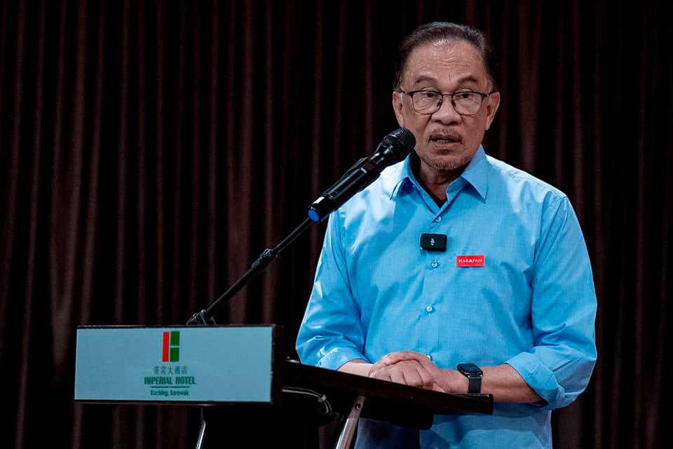 Anwar says he will give evidence of alleged vote-buying to EC