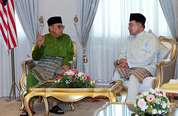 Anwar_s_diplomacy_key_to_easing_West_Asia_tensions__says_Abang_Jo Anwar's diplomacy key to easing West Asia tensions, says Abang Jo