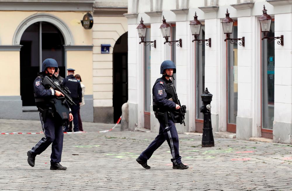 Austria to shut âradicalâ mosques after Vienna attack