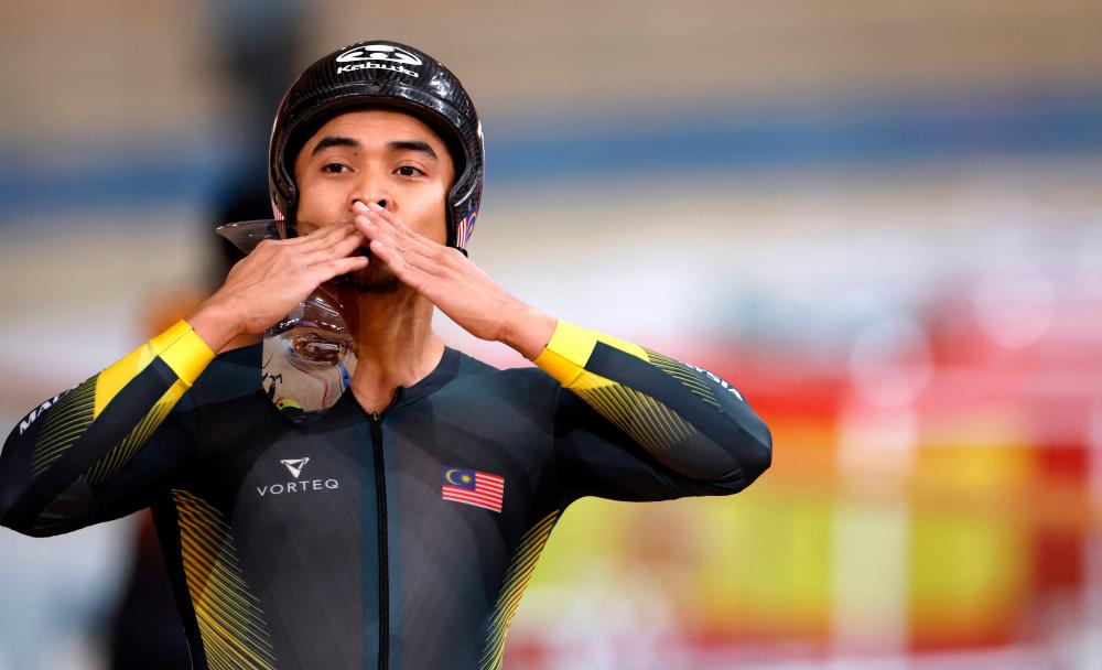 Azizulhasni, Cheong Min win top honours at 2019/2020 National Sports Awards