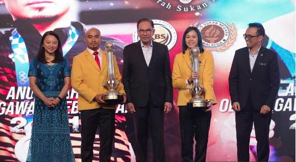 Azizulhasni, Pandelela crowned Sportsman and Sportswoman for year 2021 Azizulhasni, Pandelela crowned Sportsman and Sportswoman for year 2021