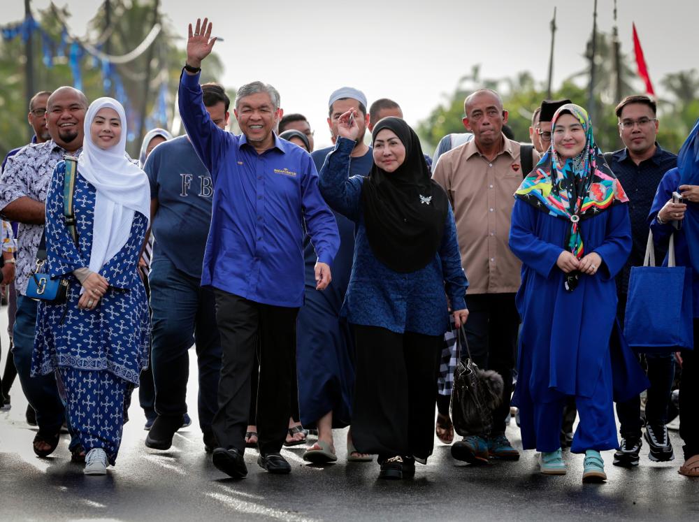 BN sedia jadi jambatan kukuhkan hubungan baik Semenanjung, Sabah dan Sarawak: Zahid BN sedia jadi jambatan kukuhkan hubungan baik Semenanjung, Sabah dan Sarawak: Zahid