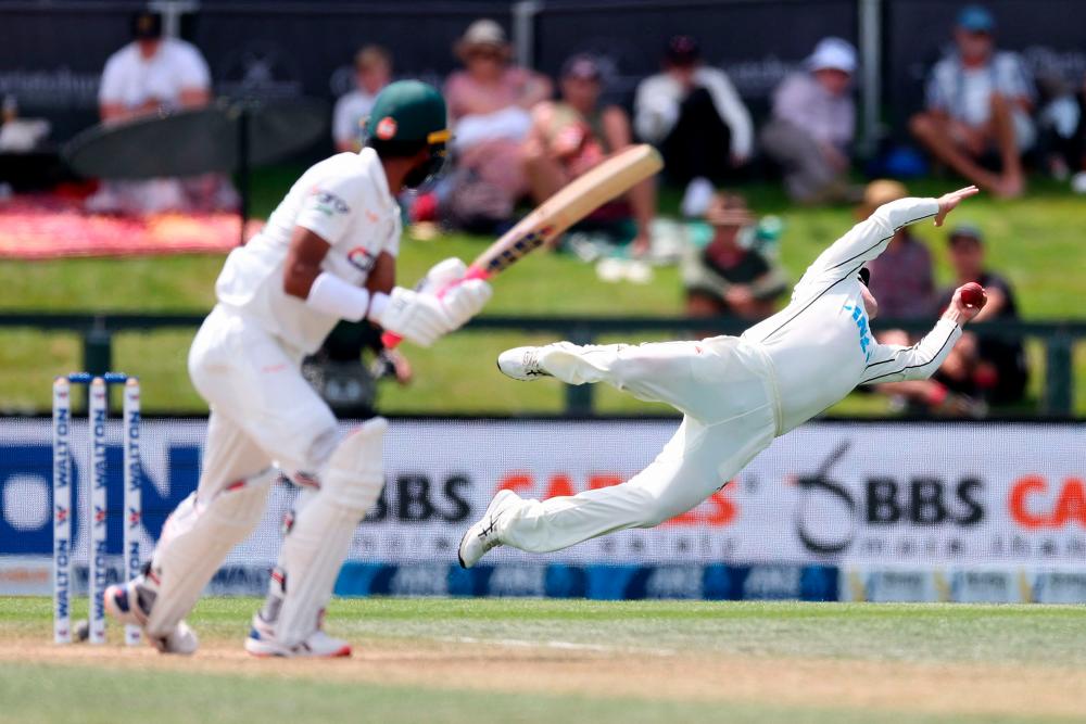 Bangladesh 74-2 after following on 385 New Zealand
