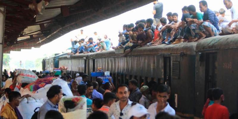 Bangladesh court bans rooftop train travel