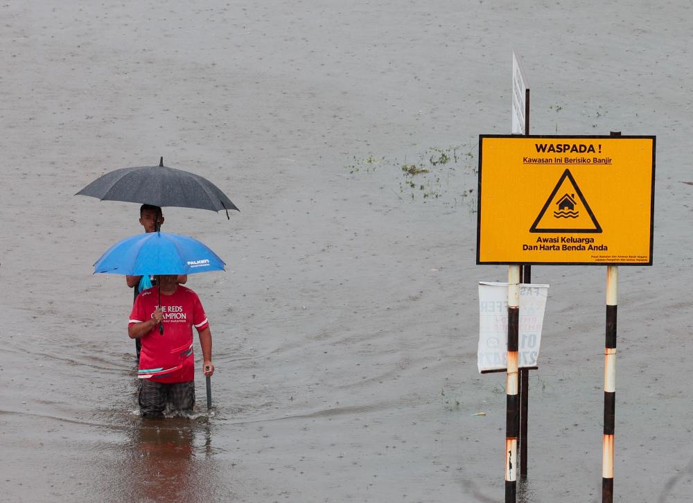 Banjir: Penduduk gesa kerajaan negeri segera atasi isu peparitan, jalan raya rosak