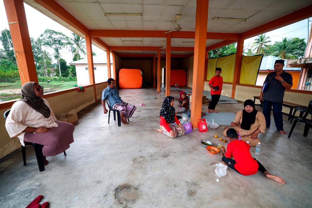 Banjir di Kelantan, Terengganu makin pulih, jumlah mangsa terus berkurangan Banjir di Kelantan, Terengganu makin pulih, jumlah mangsa terus berkurangan