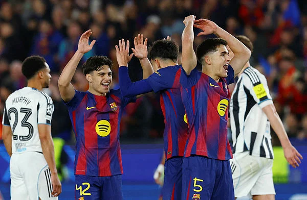 Barcelona crush Newcastle 7-2 to storm into last eight