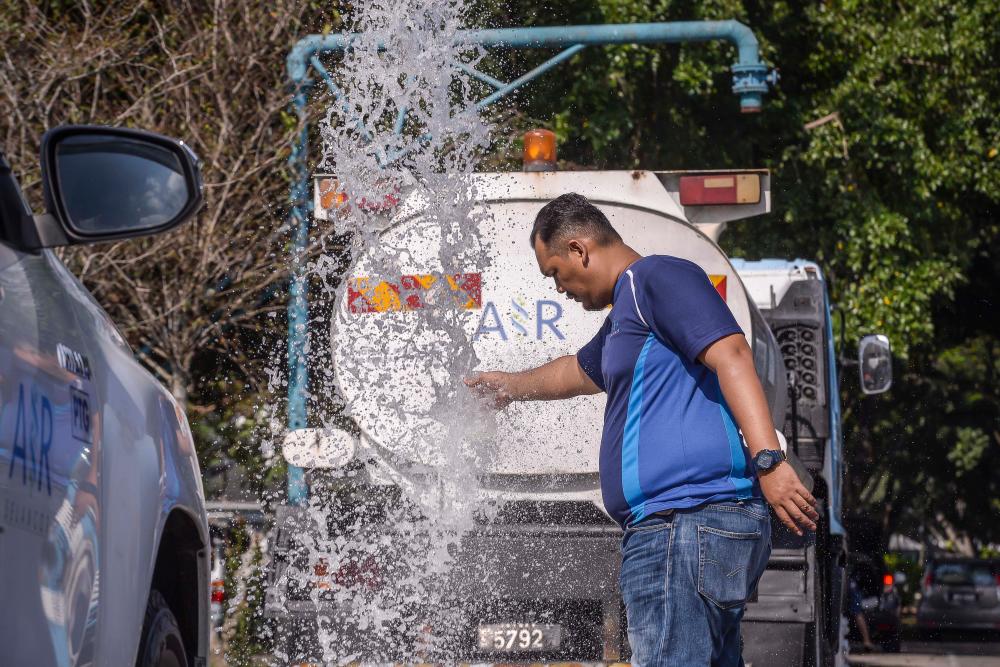 Bekalan air di 13 kawasan di KL dijangka pulih awal pagi esok Bekalan air di 13 kawasan di KL dijangka pulih awal pagi esok