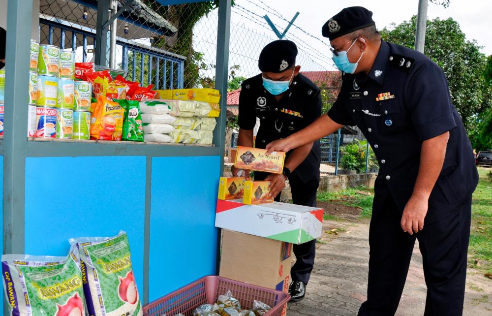 Besut police set up food bank for the less fortunate Besut police set up food bank for the less fortunate