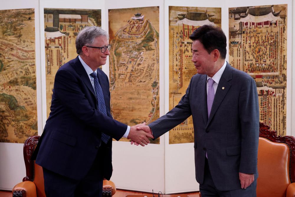 Bill Gates calls for South Korea to play leading role in global health cooperation Bill Gates calls for South Korea to play leading role in global health cooperation