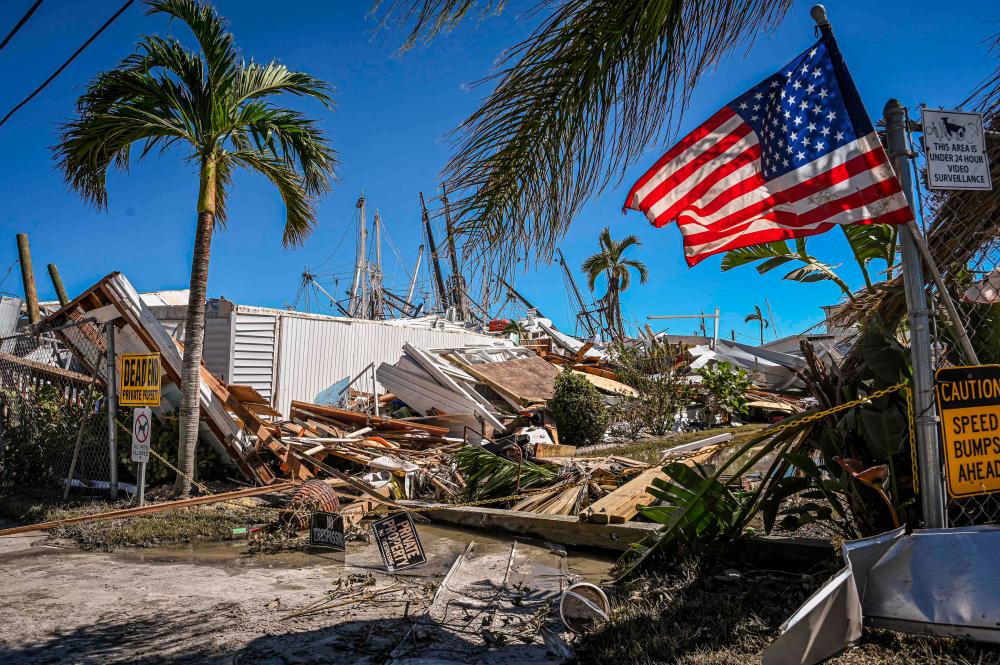 Boats in the streets, cars in the sea: Fort Myers Beach pummeled by Ian Boats in the streets, cars in the sea: Fort Myers Beach pummeled by Ian
