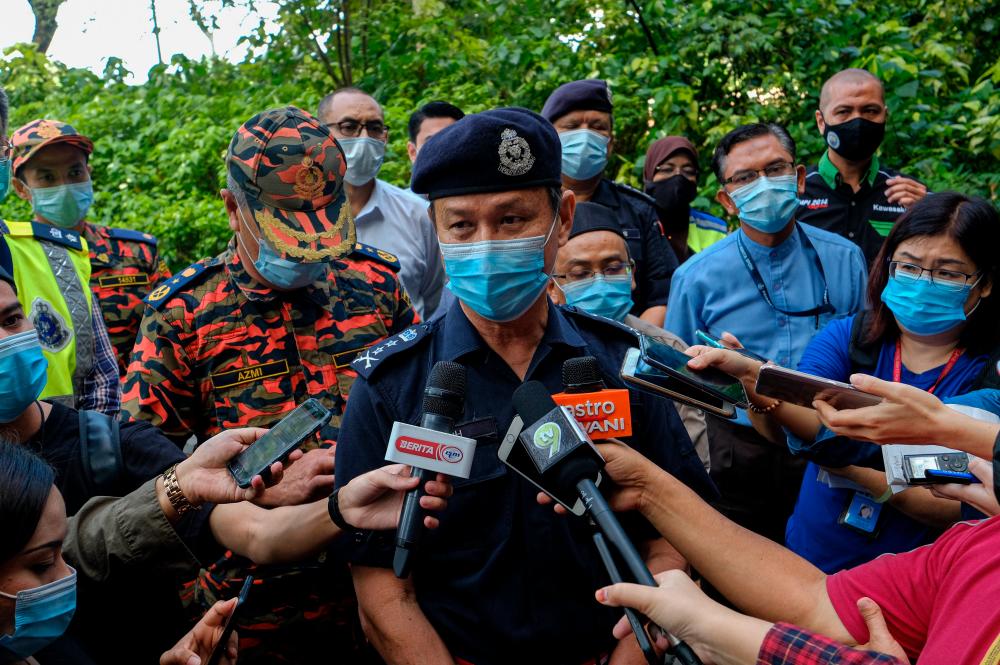 Bodies of 2 victims buried in landslide in Tambun found