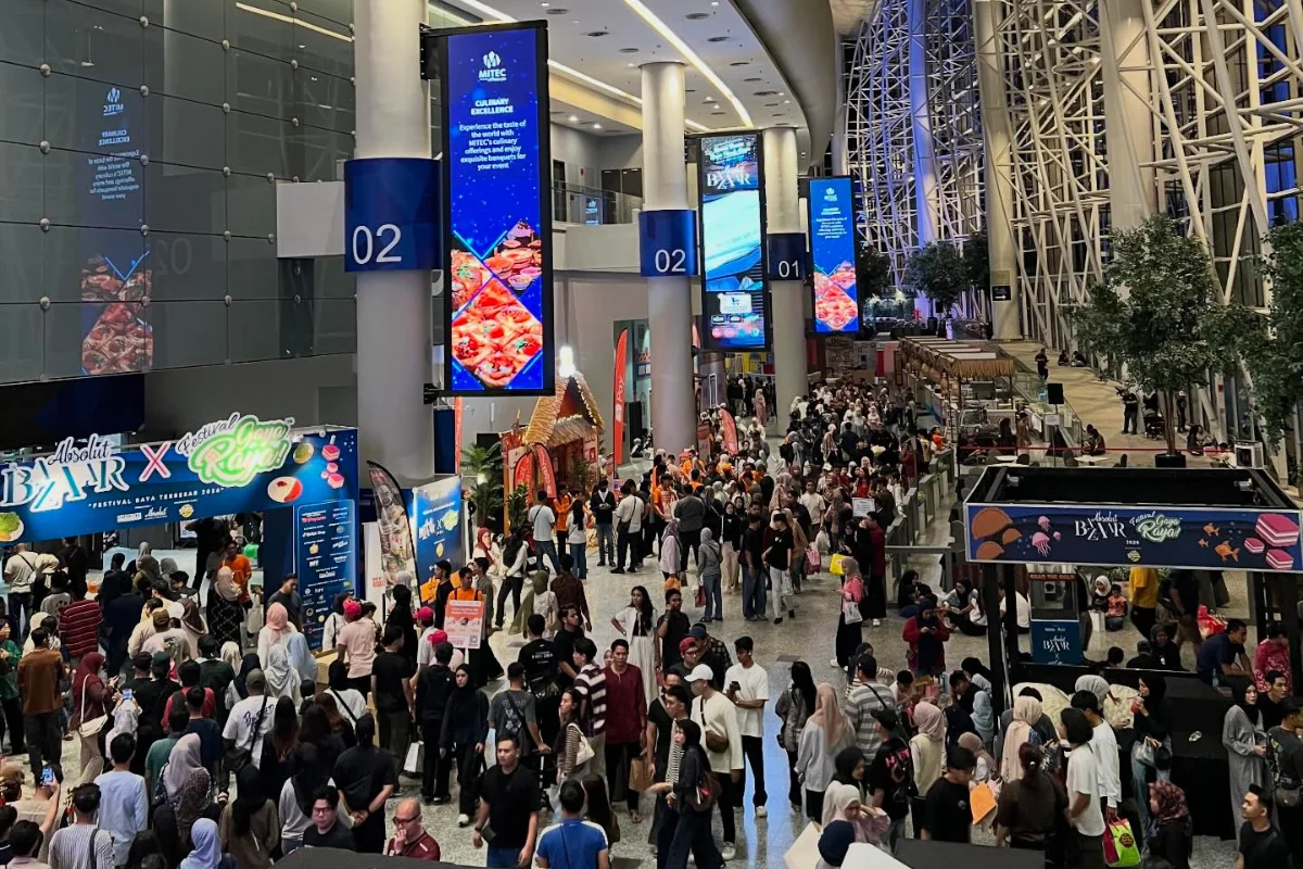 _Bring_cash_and_no_strollers__please___Netizens_share_tips_for_Absolut_Bazaar_at_MITEC