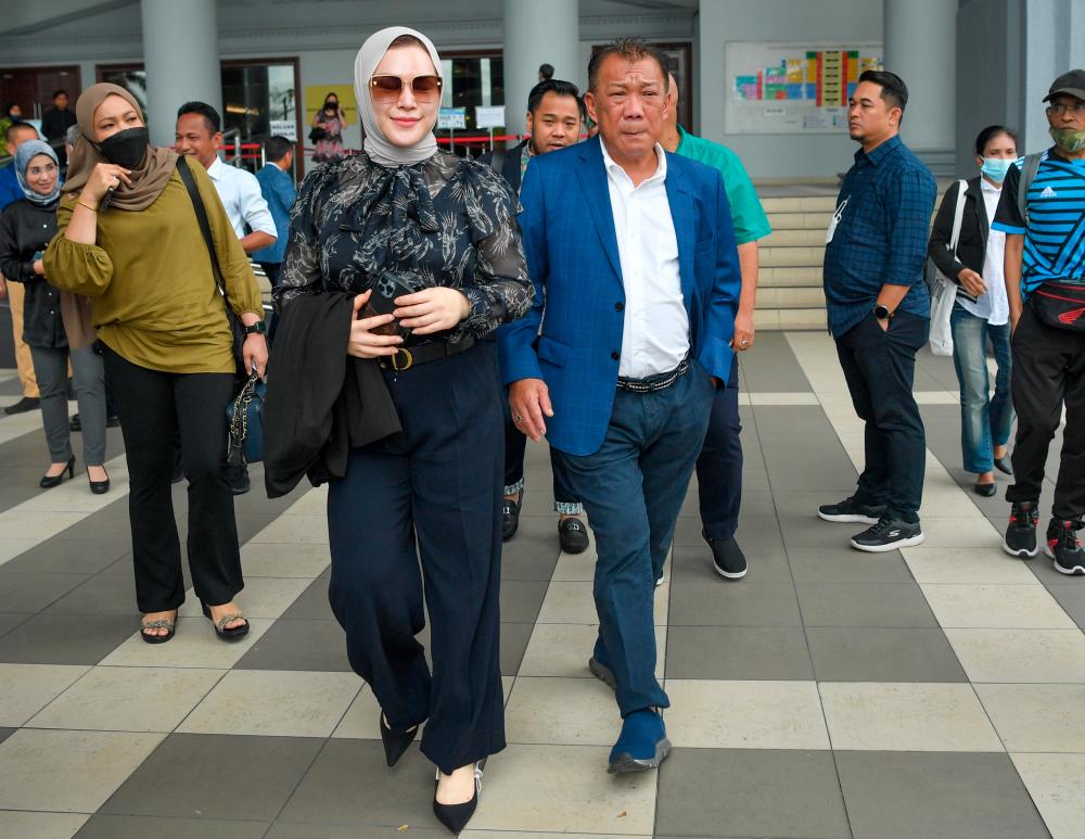 Bung Moktar, wife fail in bid to review sessions court decision Bung Moktar, wife fail in bid to review sessions court decision