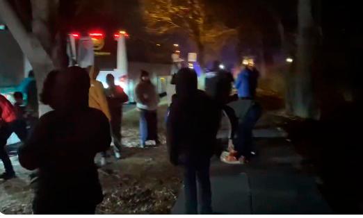 Busloads of migrants dropped off outside US VP’s residence in frigid cold Busloads of migrants dropped off outside US VP’s residence in frigid cold