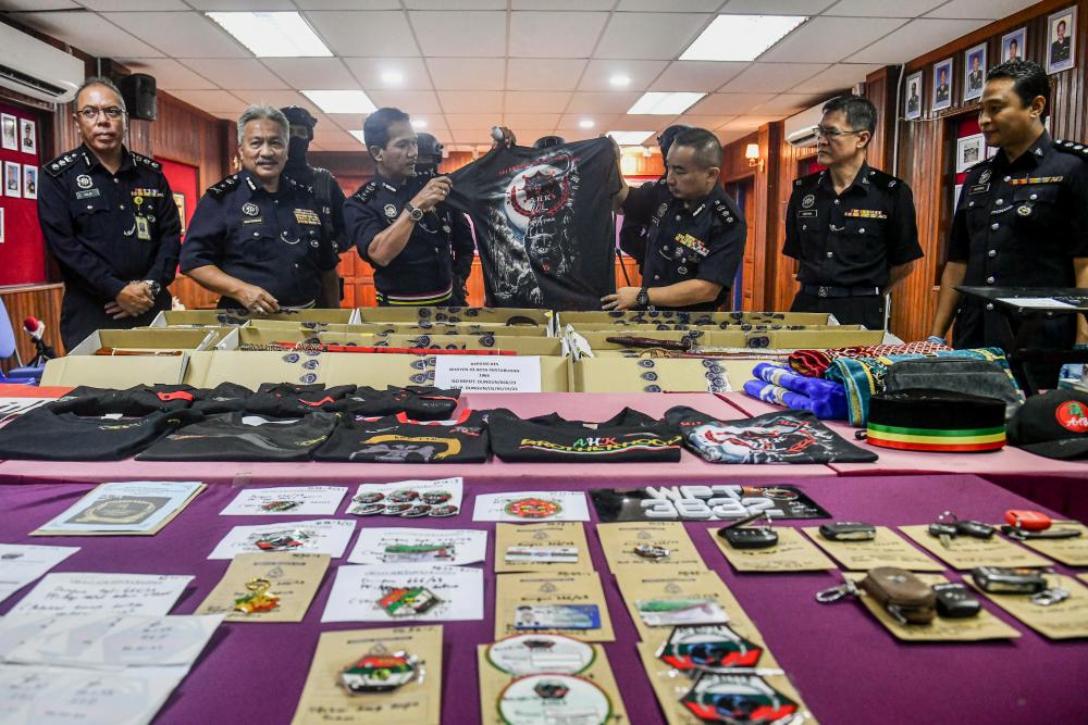 Busted illegal organisation involved in 'Ah Long', illegal vehicle repossession activities: Cops Busted illegal organisation involved in 'Ah Long', illegal vehicle repossession activities: Cops