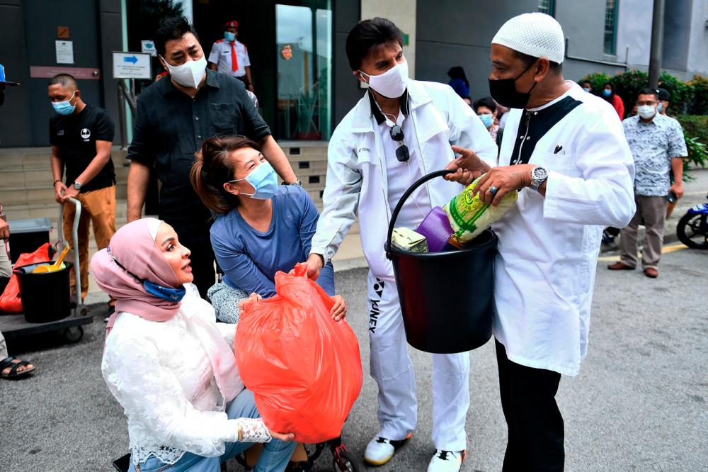 COVID: 140 artistes receive supplies of essential items COVID: 140 artistes receive supplies of essential items