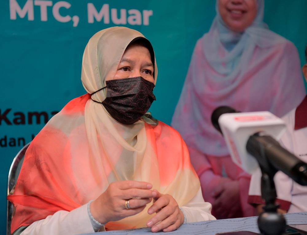 Cadangan naikkan harga lantai getah sekerap akan diteliti â Zuraida Cadangan naikkan harga lantai getah sekerap akan diteliti â Zuraida