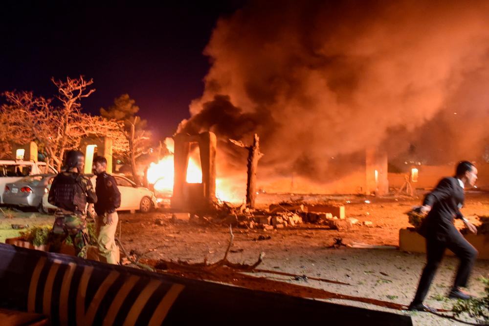 Car bombing at hotel in southwest Pakistan kills 4, wounds 11 Car bombing at hotel in southwest Pakistan kills 4, wounds 11