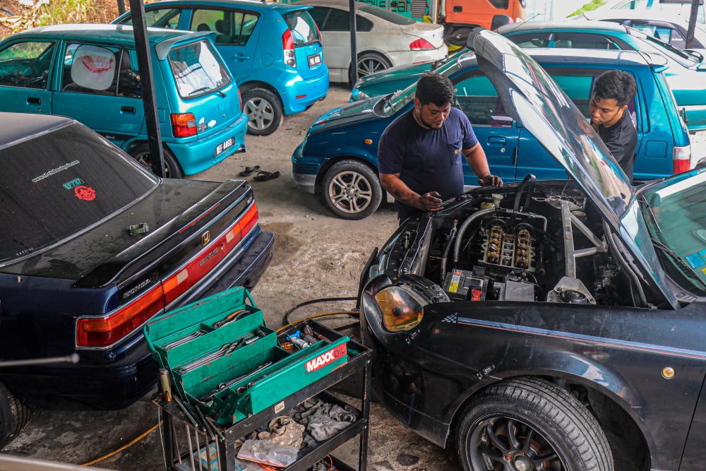 Cash-strapped owners skimping on servicing cars