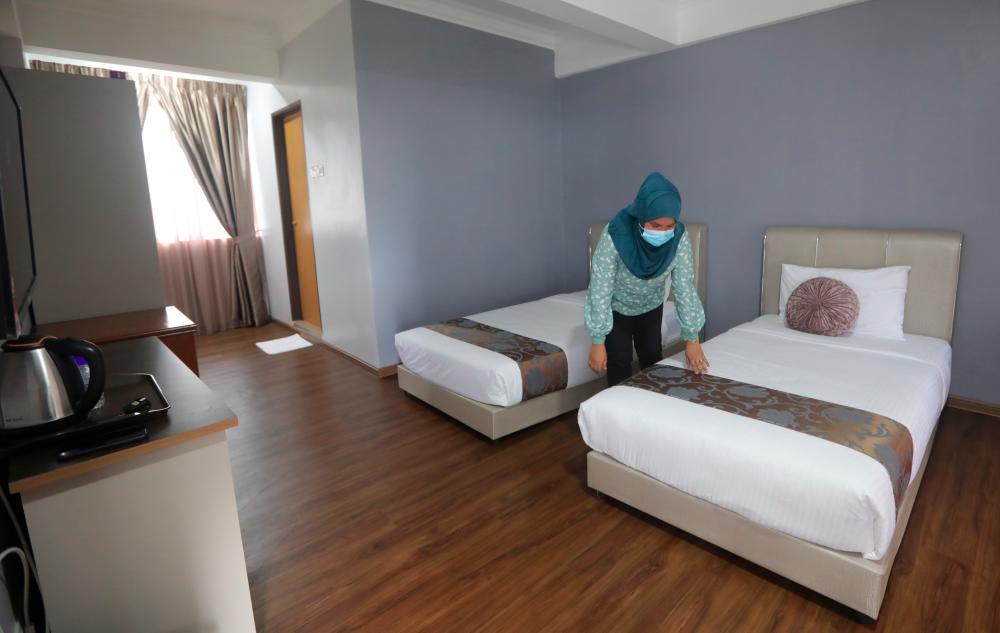 Charge hotel room rate in US dollar to reduce price competition Charge hotel room rate in US dollar to reduce price competition