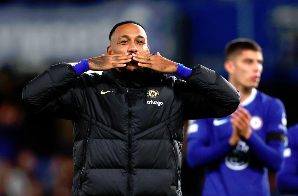 Chelsea swat aside AC Milan to revive Champions League bid