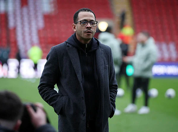 Chelsea's Rosenior returns to France for PSG Champions League test
