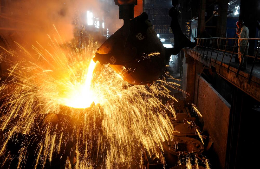 China bars banks from selling commodities-linked investment products to retail buyers