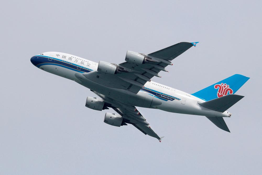 Chinese airlines buy 292 planes from Airbus for total of $37 billion
