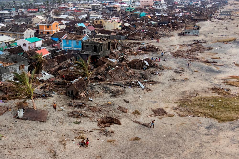 Climate change is driving 2022 extreme heat and flooding Climate change is driving 2022 extreme heat and flooding