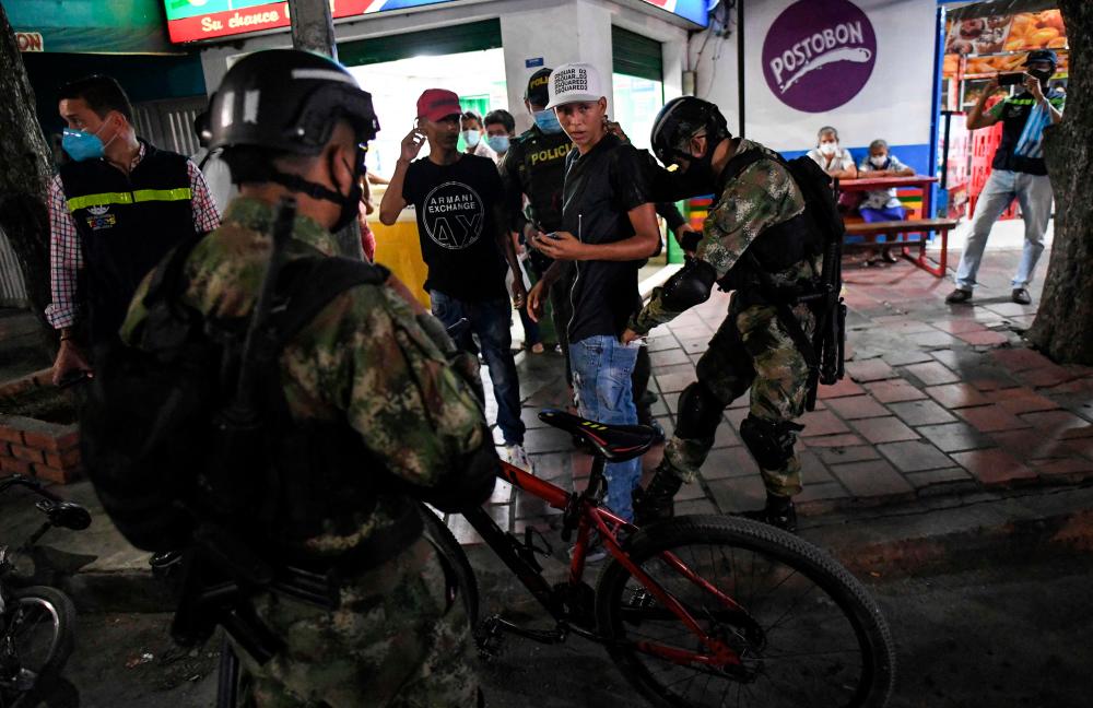 Colombia sending troops to southern border to fight drug gangs Colombia sending troops to southern border to fight drug gangs