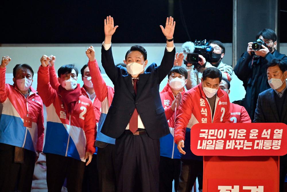 Conservative Yoon wins tight South Korean presidential race Conservative Yoon wins tight South Korean presidential race