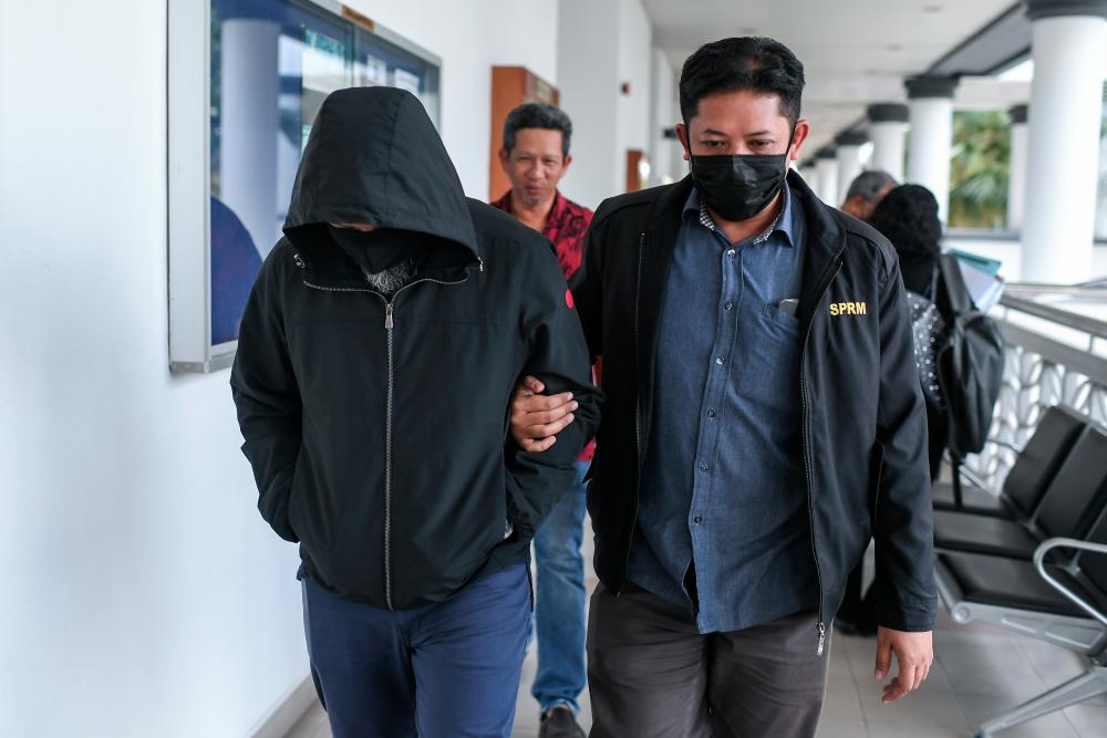 Contractor fined RM30,000 for using fake bank account statement for tender Contractor fined RM30,000 for using fake bank account statement for tender