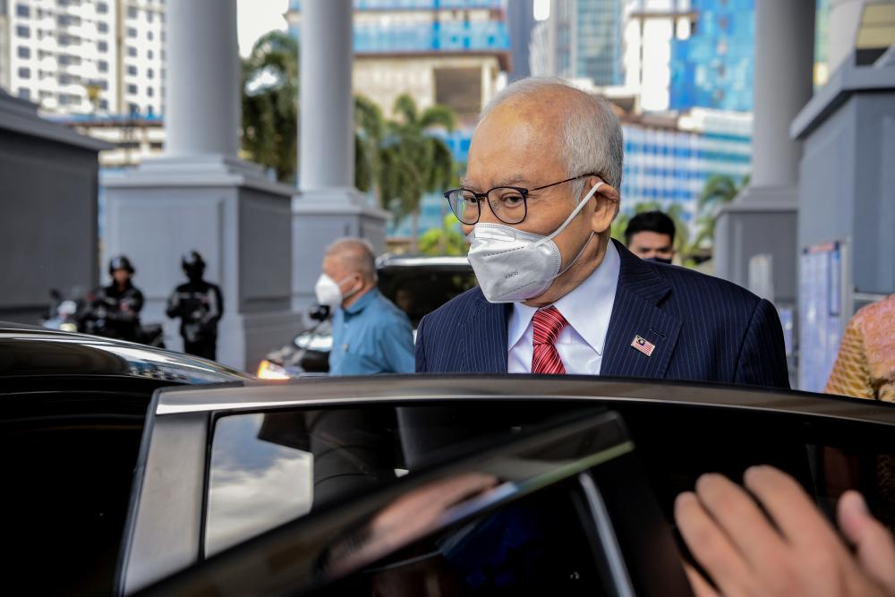 Court upholds reinstatement of PTD officer sacked over remark on Najib's FB