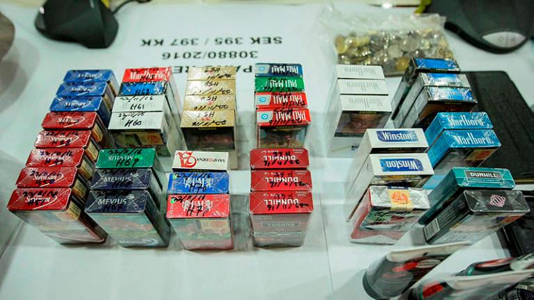 Customs seize smuggled cigarettes worth over RM4 mln in Johor, Pahang Customs seize smuggled cigarettes worth over RM4 mln in Johor, Pahang
