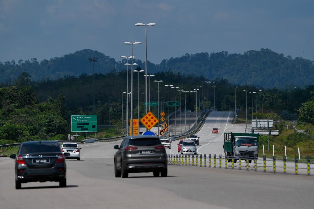 Dangerous to repair vehicle in highway emergency lane - Miros Dangerous to repair vehicle in highway emergency lane - Miros