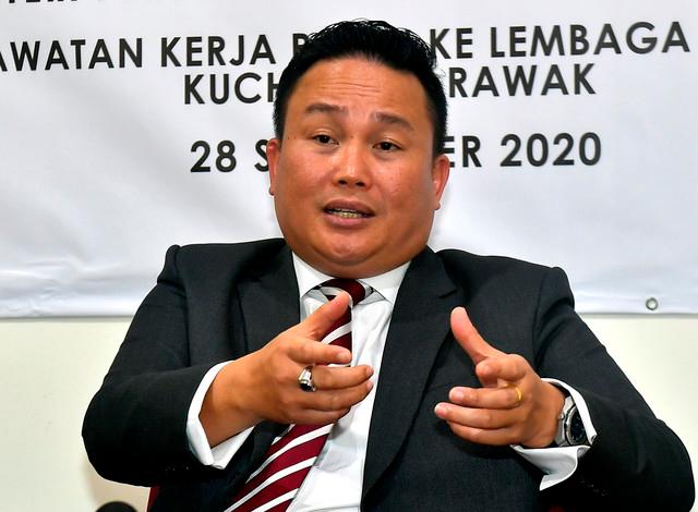 Deputy minister accused of showing obscene sign Deputy minister accused of showing obscene sign